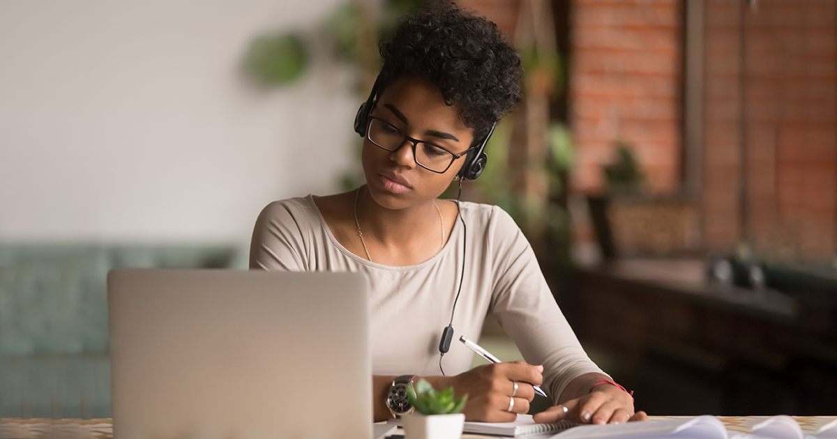 4 Key Features of Learning Management Systems for Retail Workforce Training